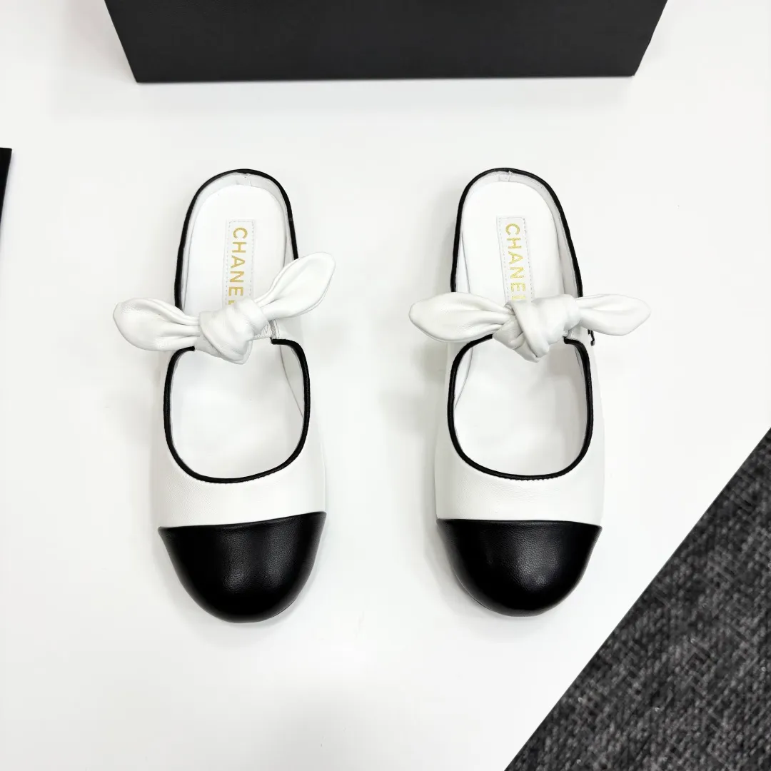 👟👟Ex-factory price 480👟👟 Chanel 25C Early Spring Mary Jane Shoes Series This season’s shoes are all great! The pure black Mary Jane is very comfortable on the feet and the upper leather is also very soft, so you don’t have to worry about rubbing your feet. The bunny ears are also very cute, and the black and white color matching and black fabric cover are very nice. Upper cowhide, inner sheepskin, genuine leather outsole Size: 35-39 40/41 Customized, non-refundable and non-exchangeable